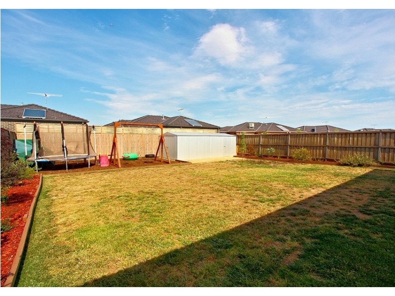 8 Rosemont Rise, Melton VIC 3337