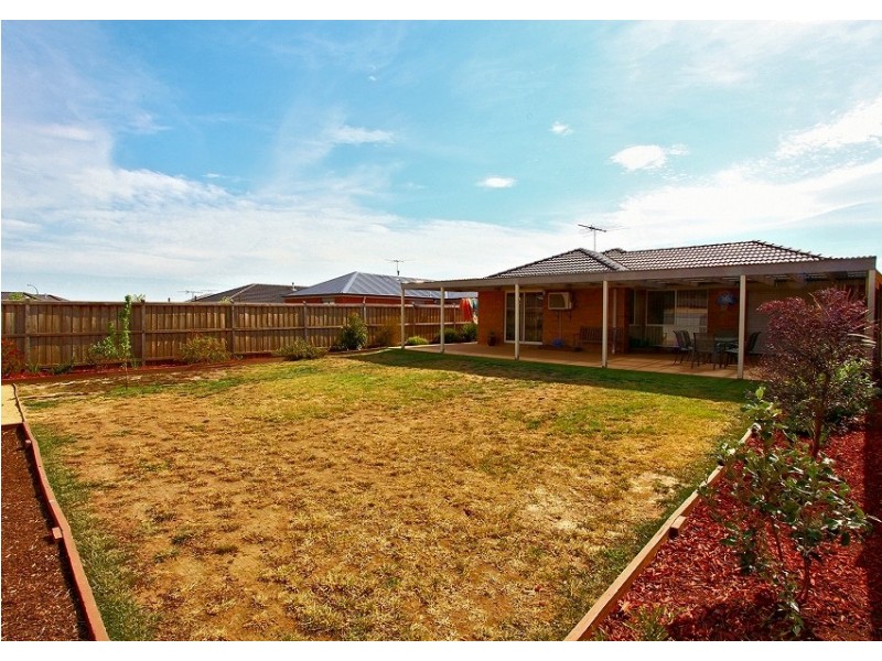 8 Rosemont Rise, Melton VIC 3337