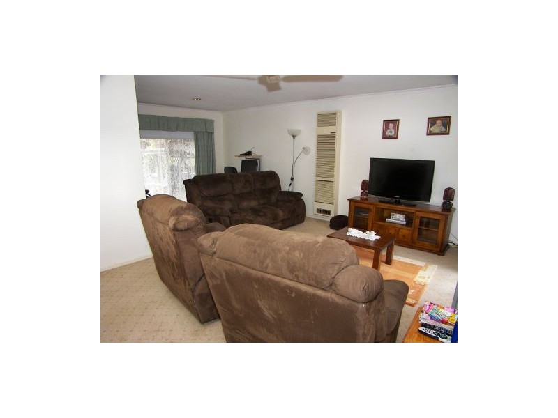 33 Lachlan Road, Melton South VIC 3338