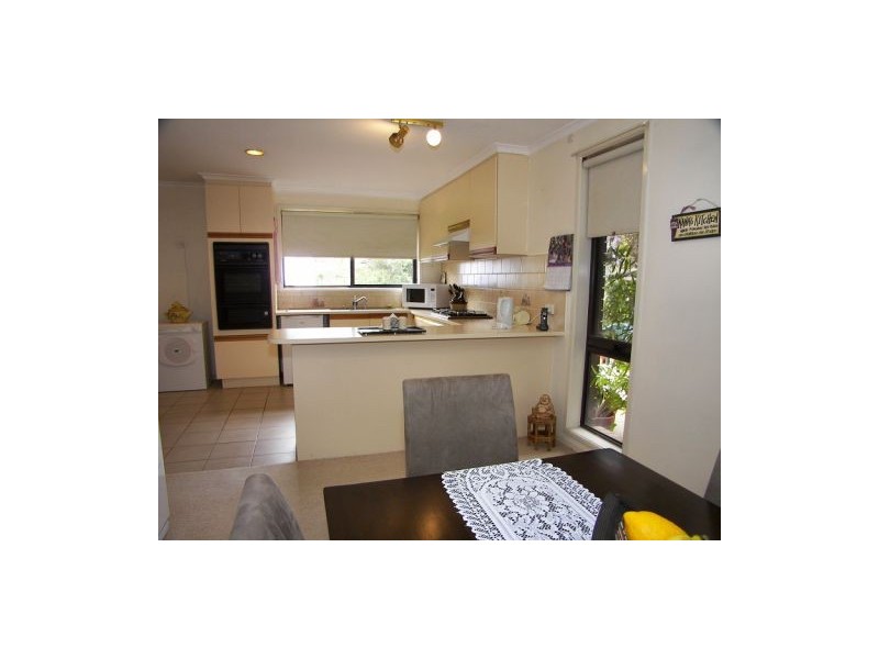 33 Lachlan Road, Melton South VIC 3338