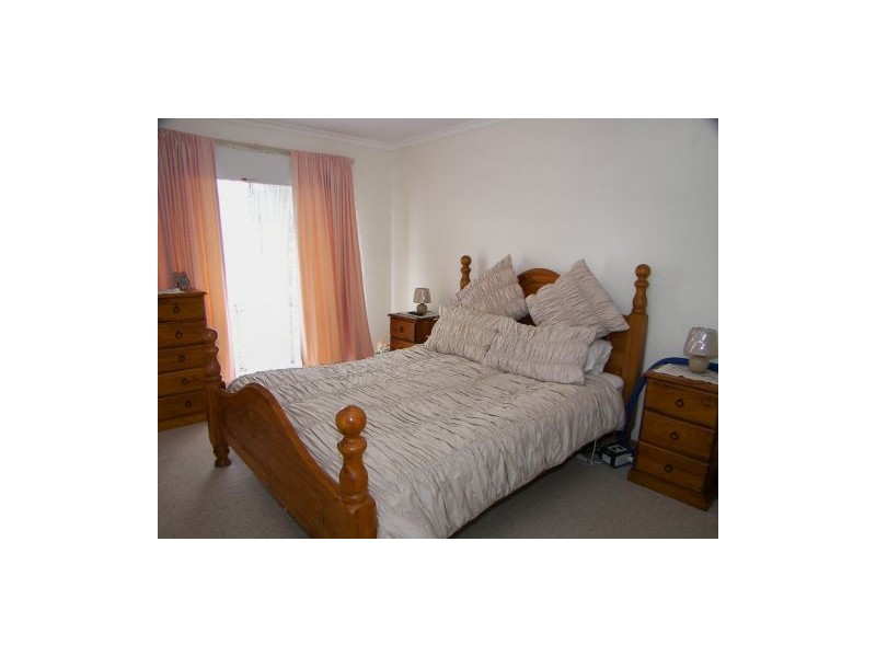 33 Lachlan Road, Melton South VIC 3338