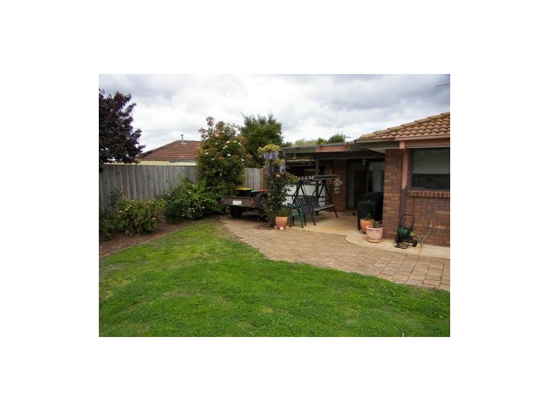 33 Lachlan Road, Melton South VIC 3338