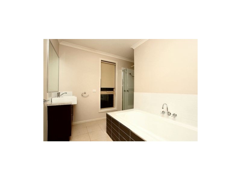 3/36 Kurrujong Crescent, Melton South VIC 3338