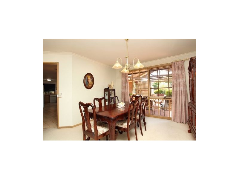 2 Black Dog Drive, Brookfield VIC 3338