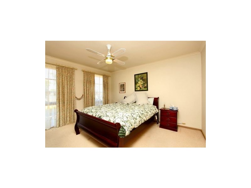 2 Black Dog Drive, Brookfield VIC 3338