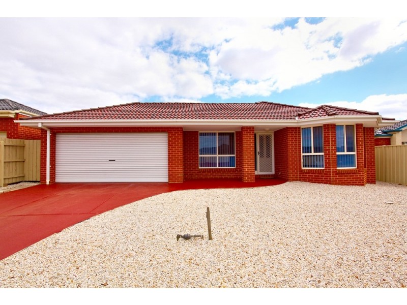 8 Thomasz Place, Melton VIC 3337
