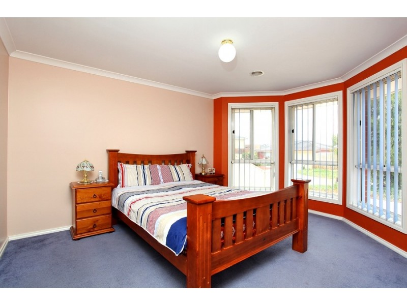 8 Thomasz Place, Melton VIC 3337