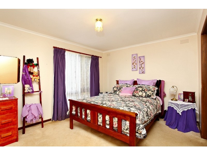 2 Denise Place, Melton West VIC 3337