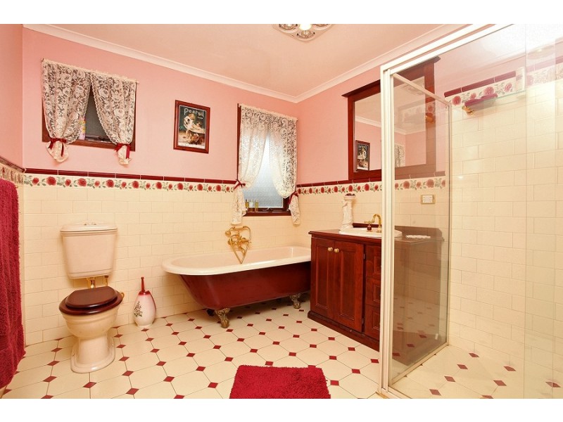 2 Denise Place, Melton West VIC 3337