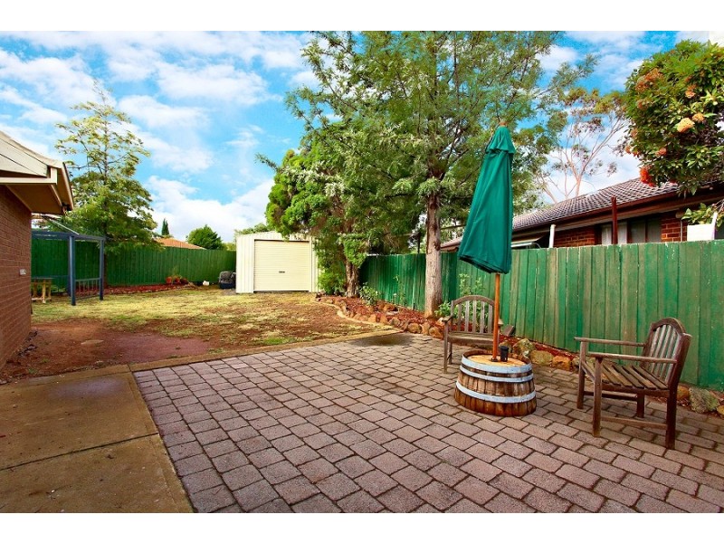 2 Denise Place, Melton West VIC 3337