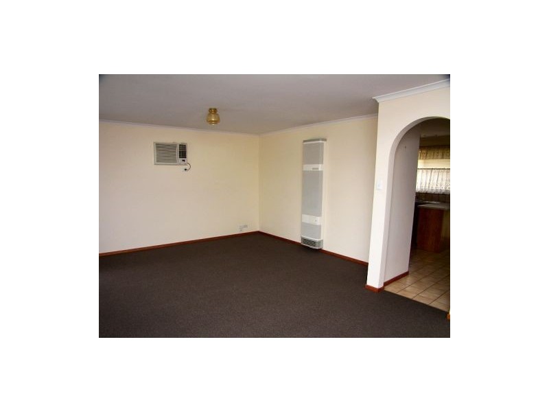 2/24 Kirkton Drive, Kurunjang VIC 3337