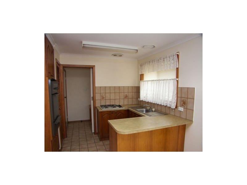 2/24 Kirkton Drive, Kurunjang VIC 3337