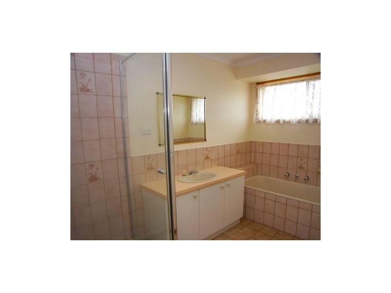 2/24 Kirkton Drive, Kurunjang VIC 3337