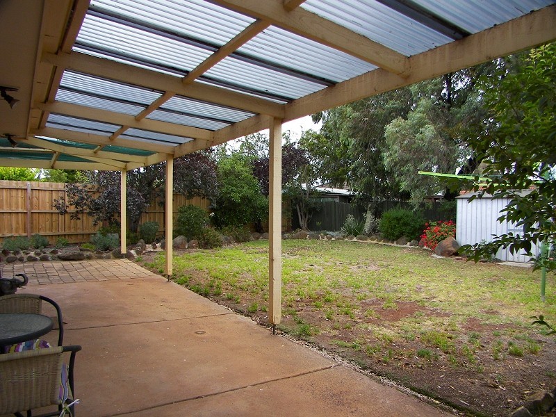 35 Lachlan Road, Melton South VIC 3338