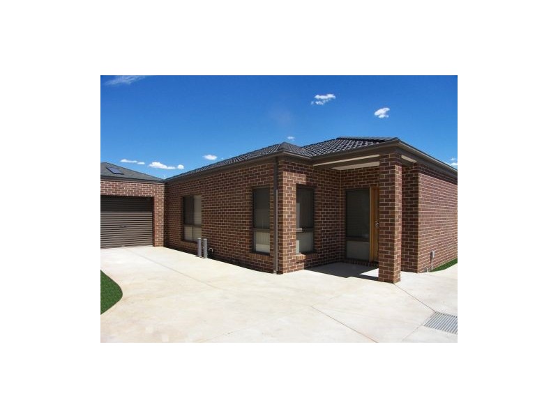 3/3 Borrowdale Road, Melton West VIC 3337