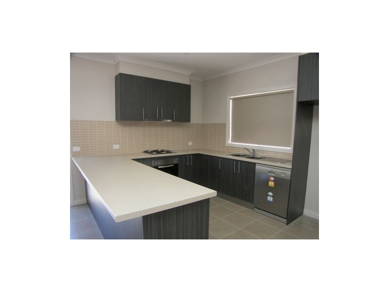 3/3 Borrowdale Road, Melton West VIC 3337