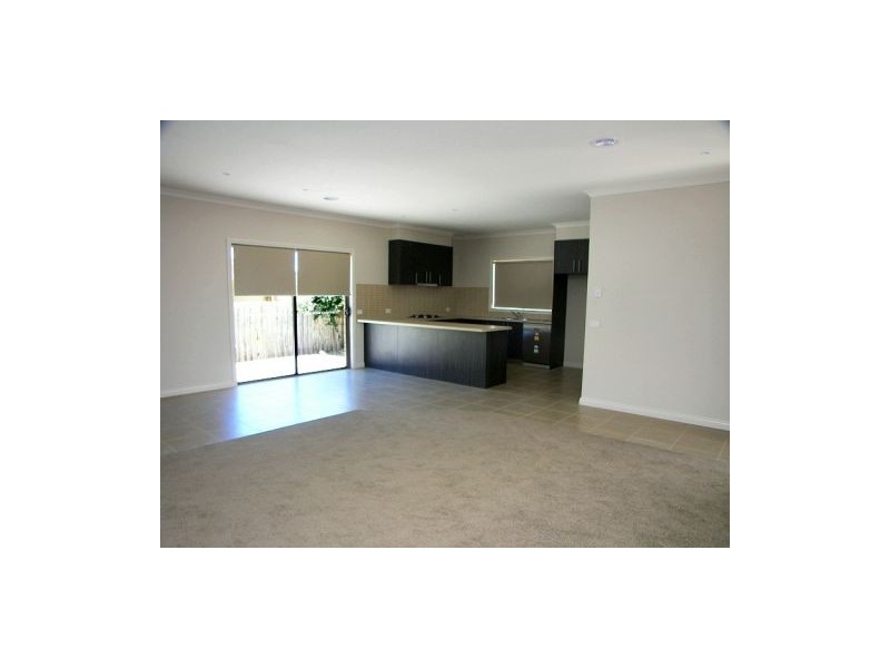 3/3 Borrowdale Road, Melton West VIC 3337