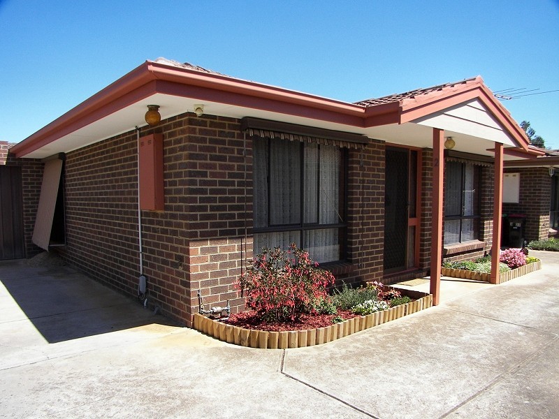 2/21 Joan Street, Melton VIC 3337