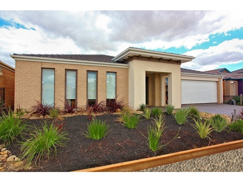 5 Sunderlund Way, Melton VIC 3337