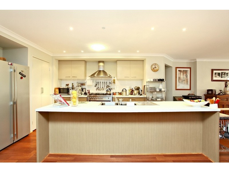 5 Sunderlund Way, Melton VIC 3337