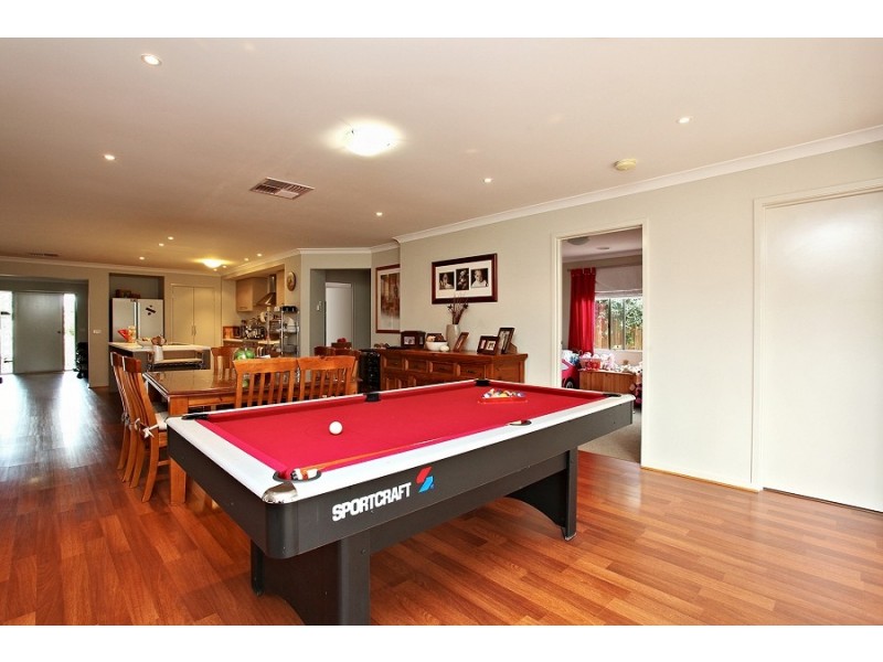 5 Sunderlund Way, Melton VIC 3337