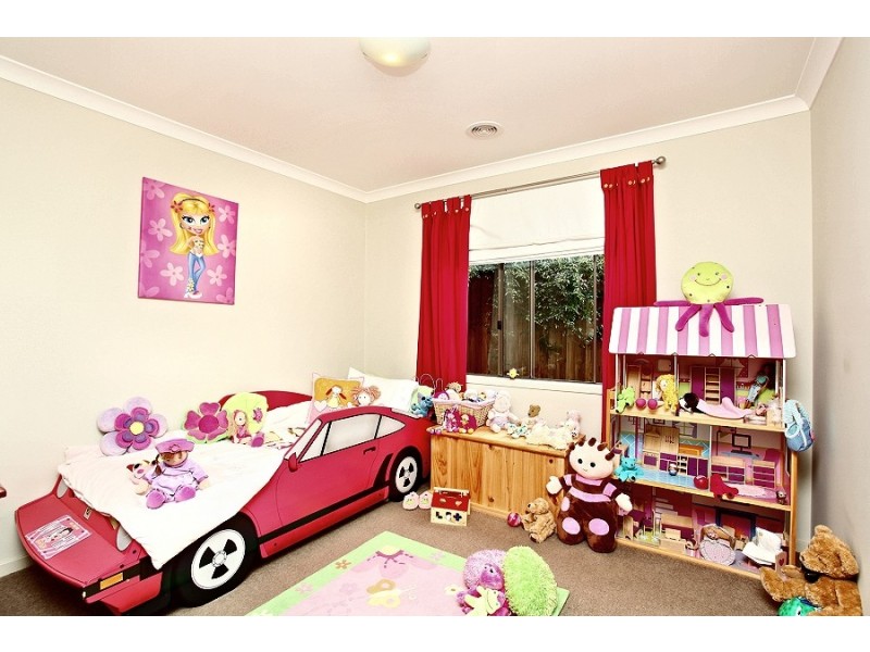 5 Sunderlund Way, Melton VIC 3337