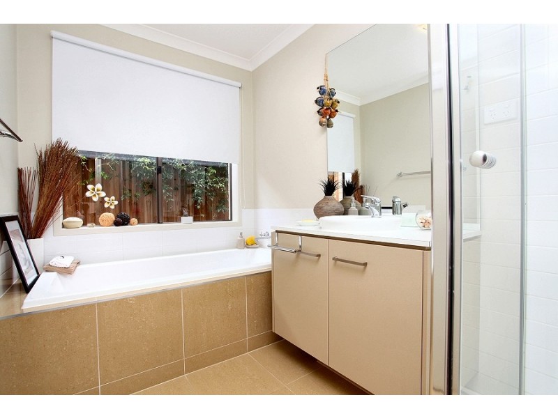 5 Sunderlund Way, Melton VIC 3337