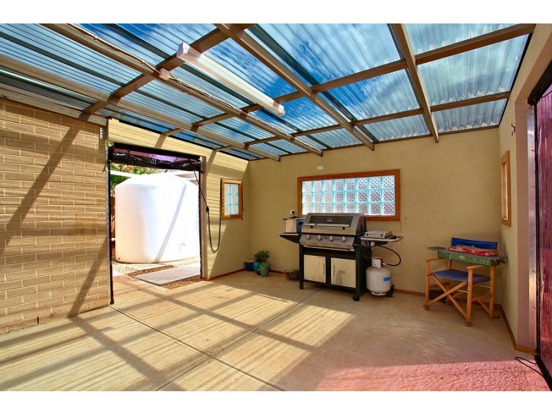 5 Sunderlund Way, Melton VIC 3337