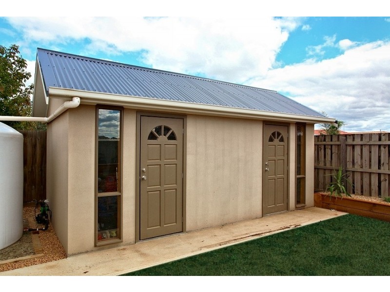 5 Sunderlund Way, Melton VIC 3337