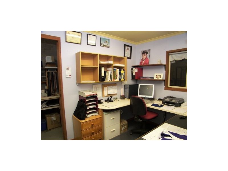 10 Norton Drive, Melton VIC 3337