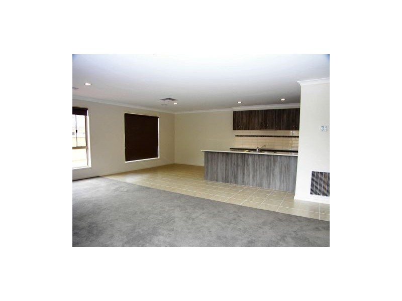 11 Longtree Drive, Melton West VIC 3337