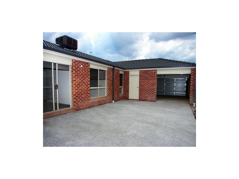 11 Longtree Drive, Melton West VIC 3337