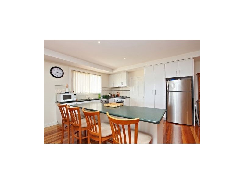 1/3 Sirius Way, Melton VIC 3337