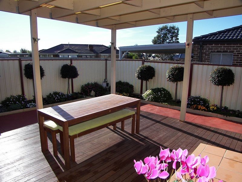 1/3 Sirius Way, Melton VIC 3337