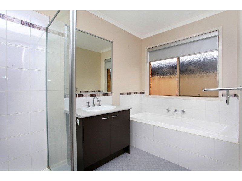 48 Featherhead Way, Melton VIC 3337