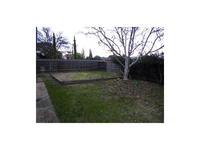 11 Raleighs Road, Melton VIC 3337
