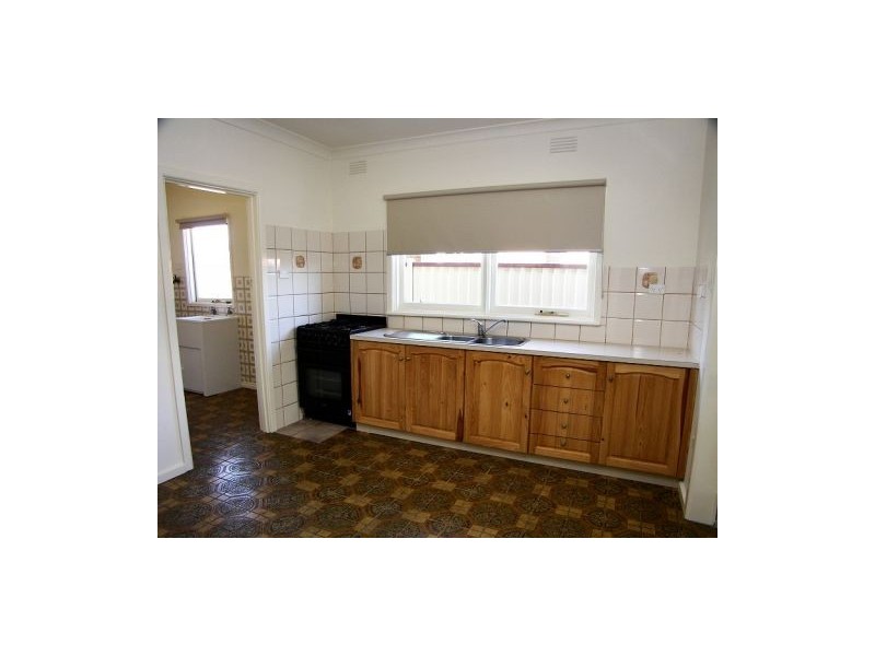 24 Lima Street, St Albans VIC 3021