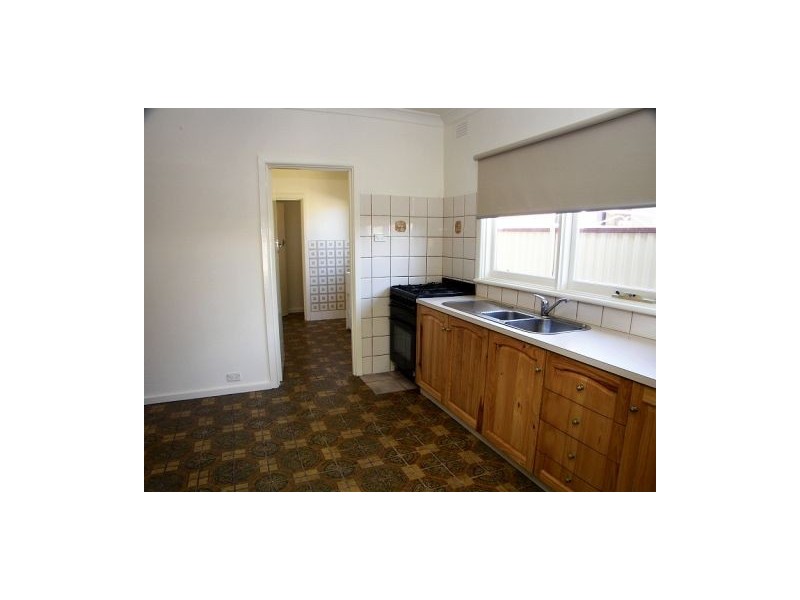 24 Lima Street, St Albans VIC 3021