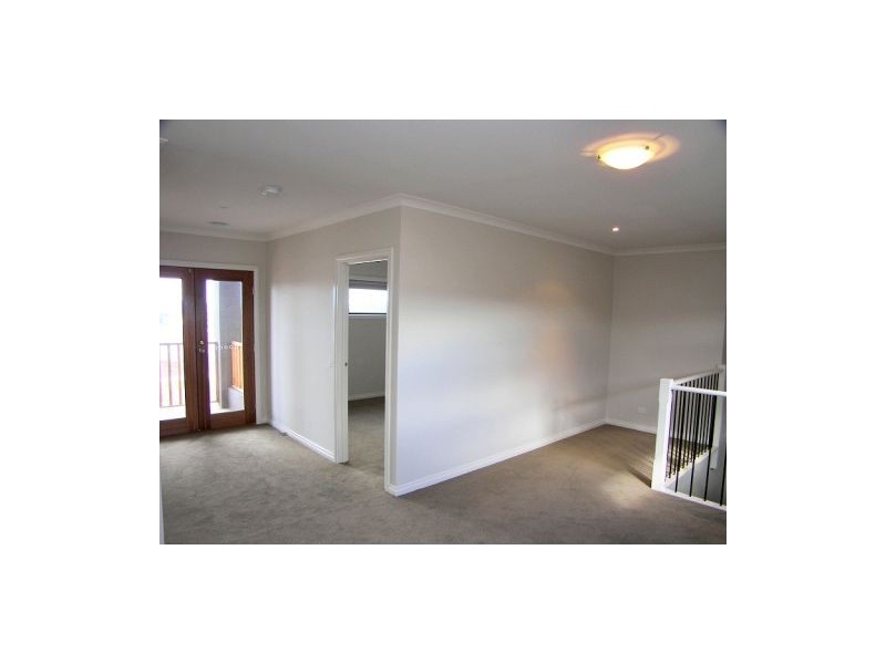 1/3 Borrowdale Road, Melton West VIC 3337