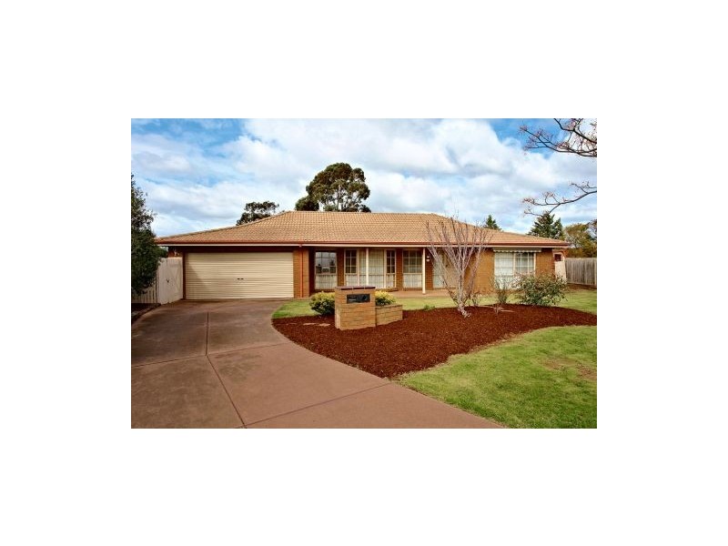 4 Sleeth Court, Melton West VIC 3337