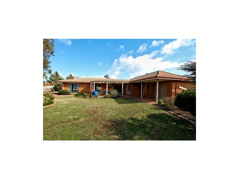 4 Sleeth Court, Melton West VIC 3337