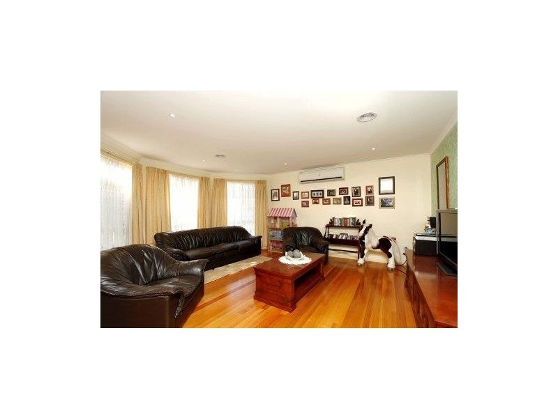 16 Sunray Rise, Melton VIC 3337