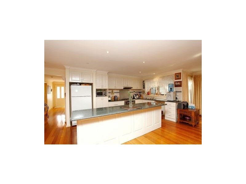 16 Sunray Rise, Melton VIC 3337