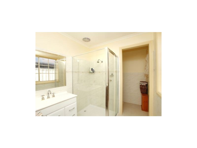 16 Sunray Rise, Melton VIC 3337