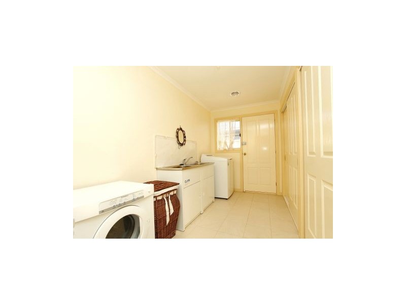 16 Sunray Rise, Melton VIC 3337