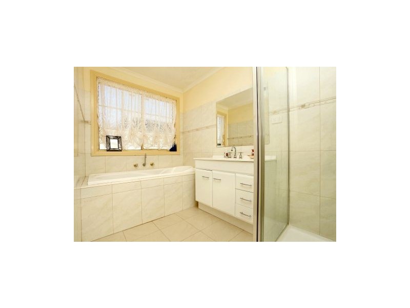 16 Sunray Rise, Melton VIC 3337