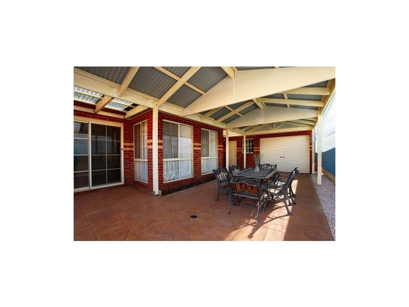 16 Sunray Rise, Melton VIC 3337