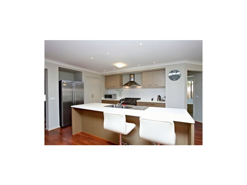 5 Sunderland Way, Melton West VIC 3337