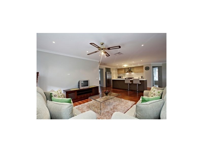 5 Sunderland Way, Melton West VIC 3337