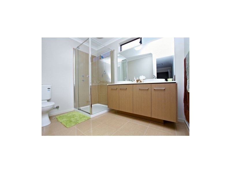 5 Sunderland Way, Melton West VIC 3337